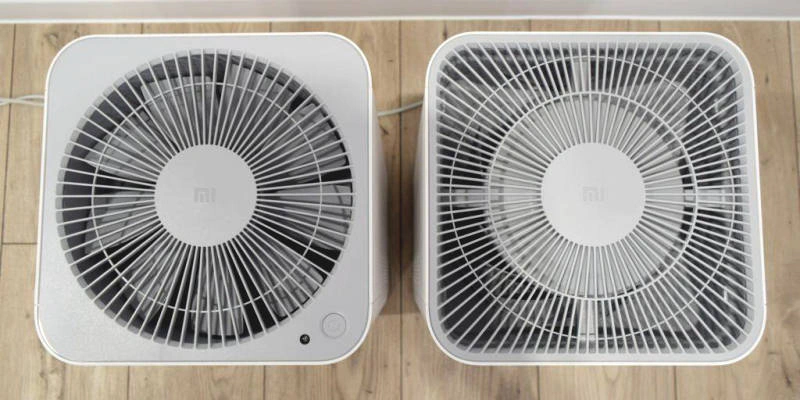 So sánh mặt trên - Máy lọc không khí Xiaomi 3H ở bên phải
